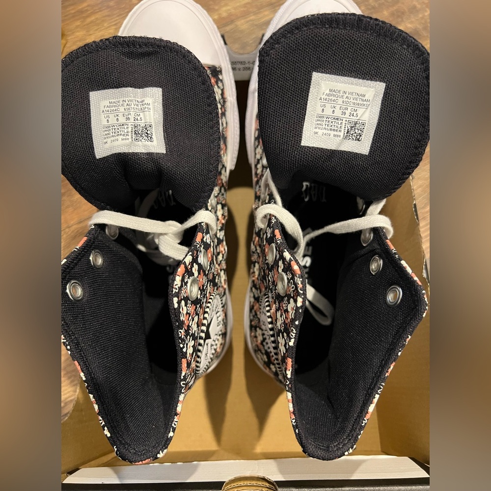 Chuck Taylor All Star Lift Platform Petite Petals NWOB - Picture 7 of 8